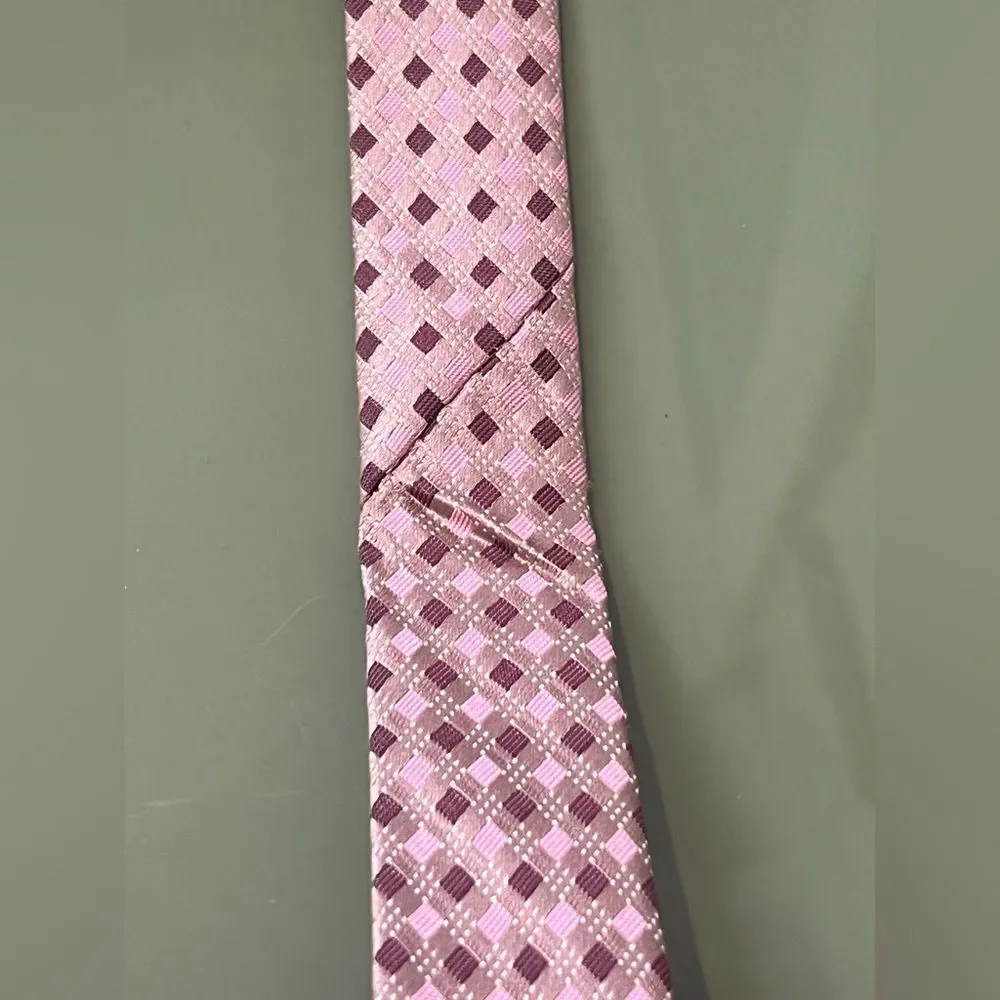 Mens Calvin Klein Silk necktie Pink with square patterns
